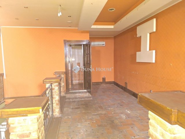 Eladó üzlethelyiség, Nyíregyházán, Vasgyár utcában 154 M Ft