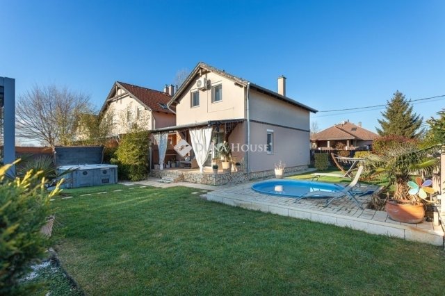 Eladó sorház, Nagytarcsán 126 M Ft, 4 szobás