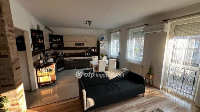 Eladó téglalakás, Egerben 79.5 M Ft, 3 szobás