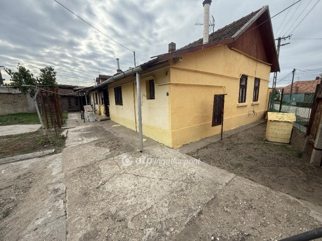 Eladó családi ház, Tiszakécskén 27.9 M Ft, 3 szobás