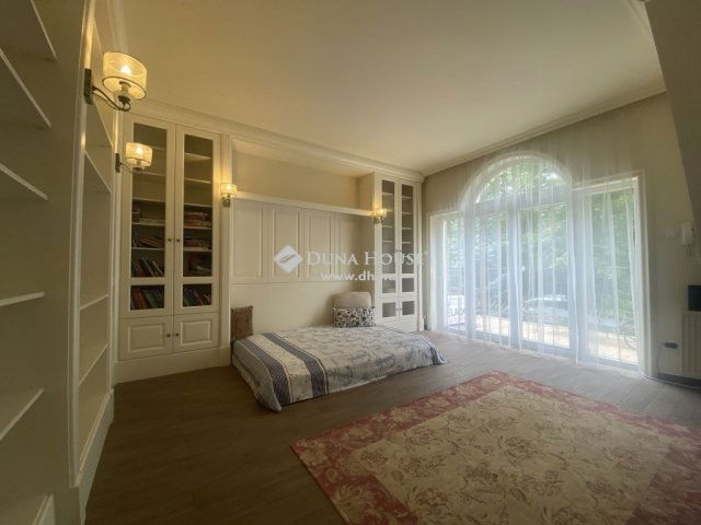 Eladó családi ház, Solymáron 251.9 M Ft, 5 szobás