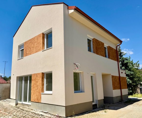 Eladó családi ház, Sárváron 99.9 M Ft, 4 szobás
