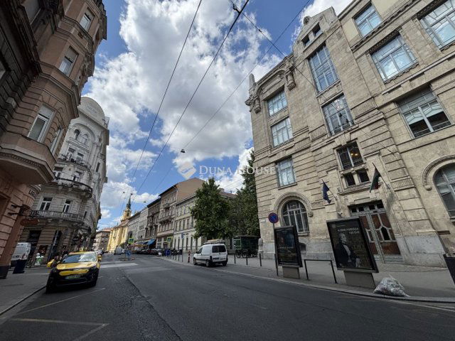 Eladó téglalakás, Budapesten, VII. kerületben 67.5 M Ft