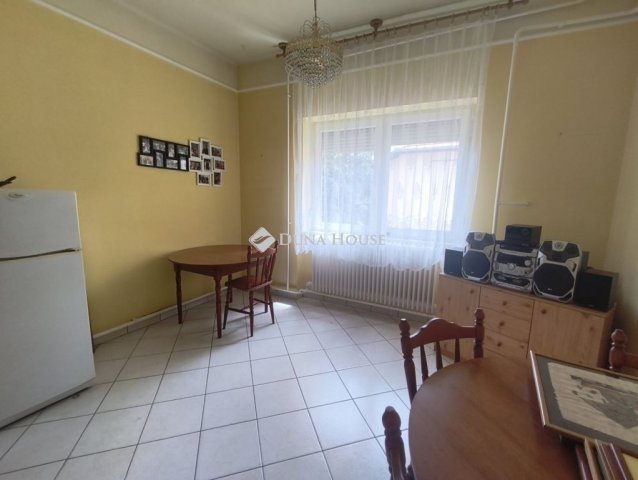 Eladó családi ház, Alsónémediben 104.9 M Ft, 6 szobás