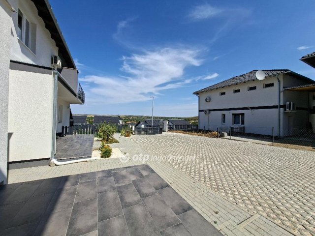 Eladó téglalakás, Mendén 89 M Ft, 4 szobás
