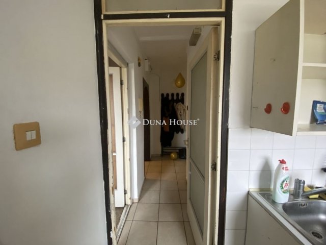 Eladó panellakás, Szegeden 49 M Ft, 3 szobás