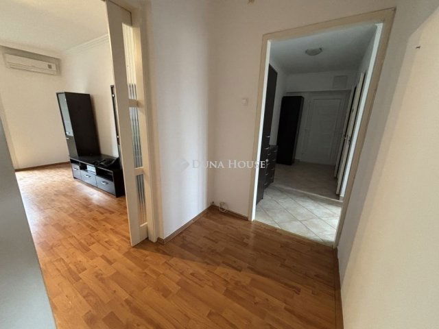 Eladó panellakás, Kecskeméten 52.9 M Ft, 3 szobás