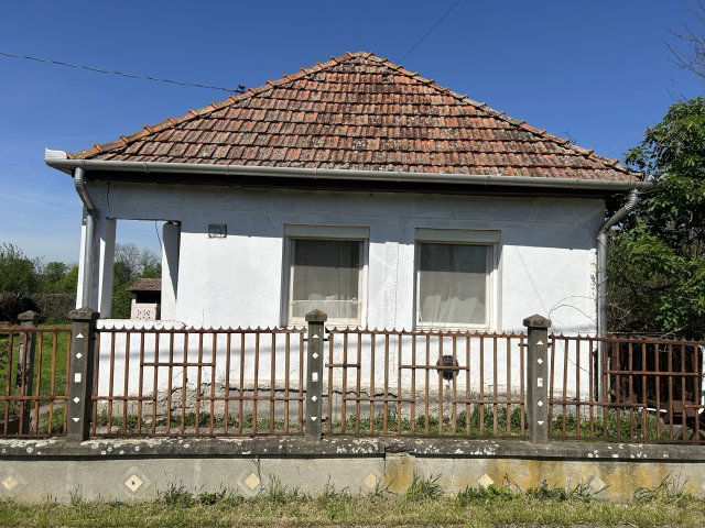 Eladó családi ház, Detken 12 M Ft, 2 szobás
