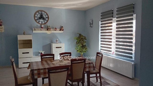 Kiadó téglalakás, albérlet, Szegeden 600 E Ft / hó, 7+3 szobás