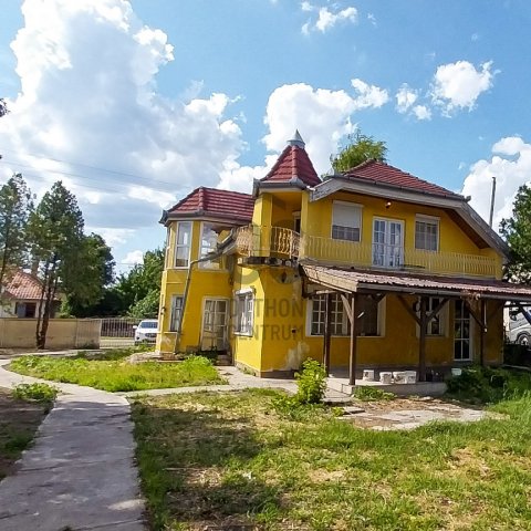 Eladó családi ház, Cegléden 85 M Ft, 7 szobás