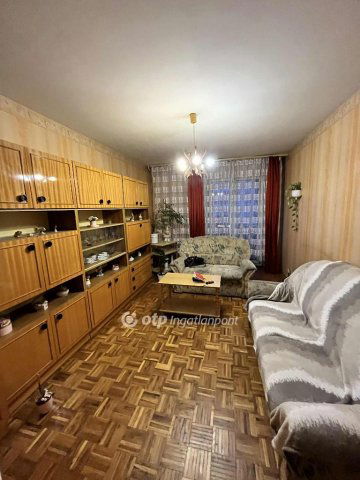 Eladó panellakás, Dunaújvárosban 28.5 M Ft, 1+1 szobás