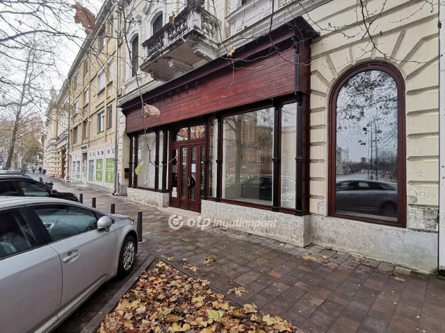 Kiadó üzlethelyiség, Békéscsabán 1000 E Ft / hó
