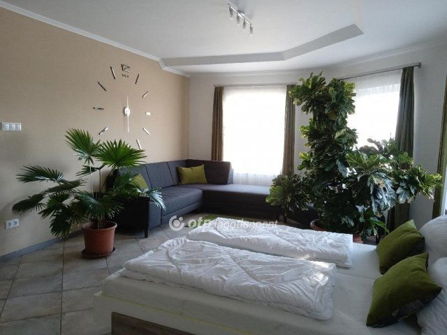 Eladó családi ház, Szentgálon 240 M Ft, 7 szobás