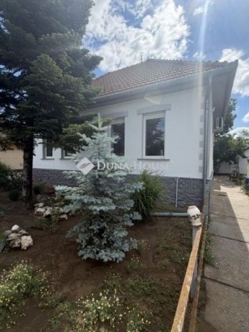 Eladó családi ház, Üllőn 89.9 M Ft, 2 szobás