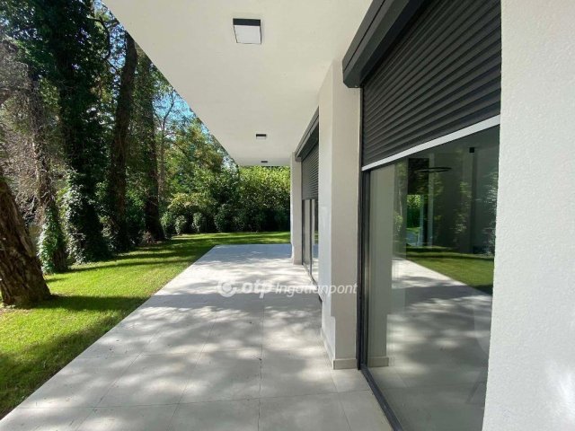 Eladó nyaraló, Balatonfenyvesen 139 M Ft, 3 szobás