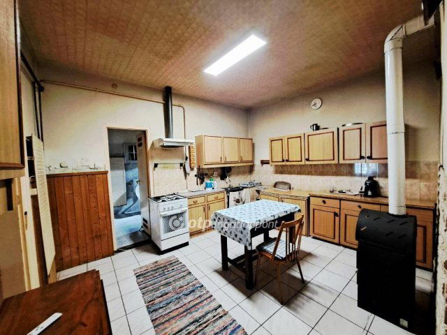 Eladó családi ház, Dunavecsén 29.9 M Ft, 2+1 szobás