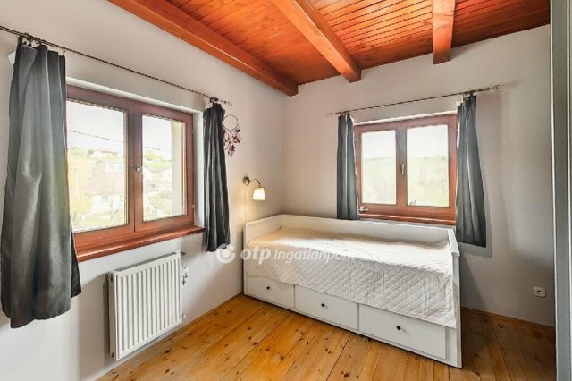 Eladó családi ház, Tinnyén 125 M Ft, 4 szobás
