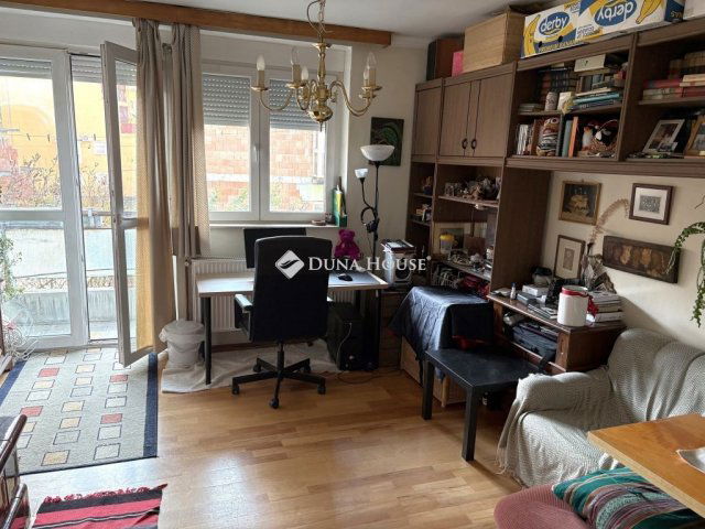 Eladó téglalakás, Esztergomban 44.9 M Ft, 3 szobás