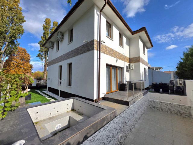 Eladó családi ház, Budapesten, XVIII. kerületben, Barcika téren