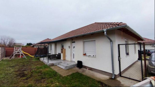 Eladó sorház, Délegyházán 79.9 M Ft, 5 szobás