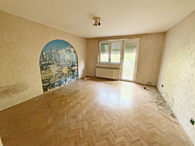 Eladó téglalakás, Debrecenben 84.9 M Ft, 6 szobás