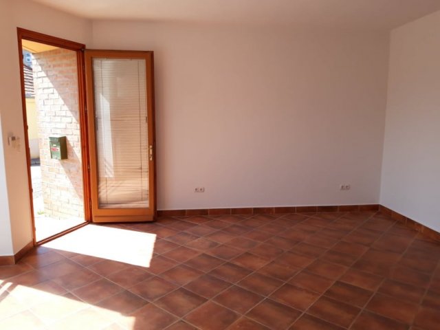 Kiadó üzlethelyiség, Pécsett 135 E Ft / hó, 1 szobás