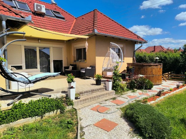 Eladó családi ház, Cserszegtomajon 149.9 M Ft, 4 szobás