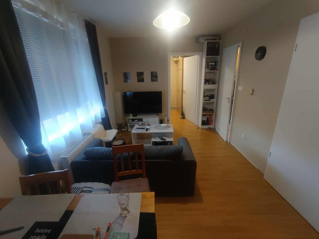 Kiadó téglalakás, albérlet, Pécsett, Dobó István utcában