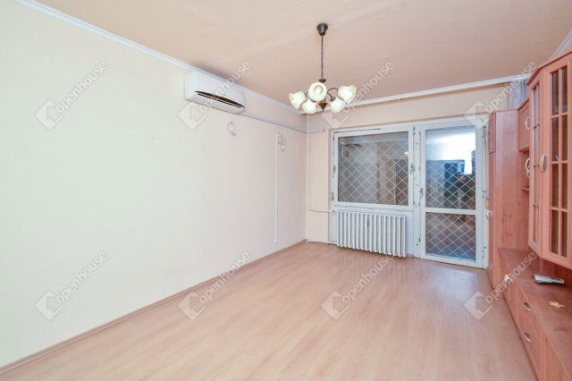 Eladó panellakás, Szegeden 54.5 M Ft, 2 szobás