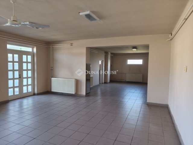 Eladó üzlethelyiség, Szécsényen 29.9 M Ft