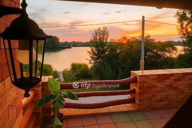 Eladó családi ház, Kiskunlacházán 140.9 M Ft, 3 szobás