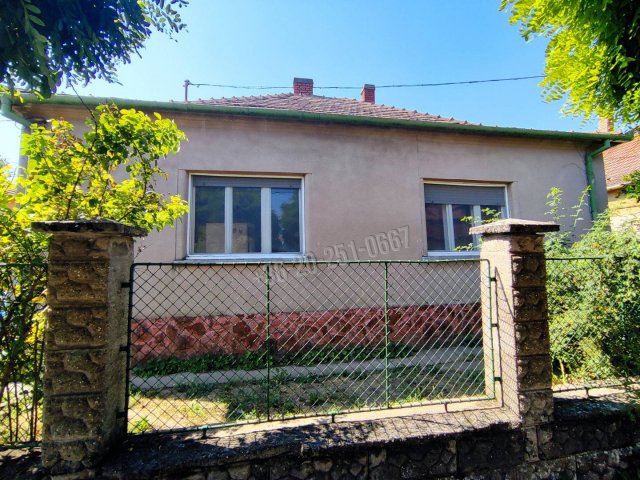 Eladó családi ház, Mohácson 40 M Ft, 3 szobás