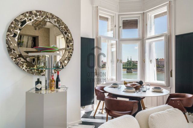 Eladó téglalakás, Budapesten, V. kerületben, Belgrád rakparton