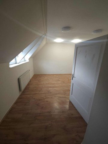 Kiadó üzlethelyiség, Kecskeméten, Széchenyi téren 53 E Ft / hó