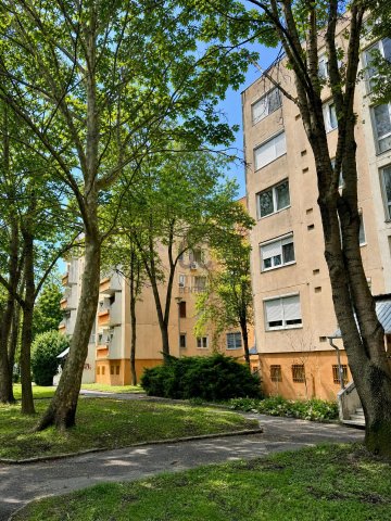 Eladó panellakás, Győrött 46.9 M Ft, 2 szobás
