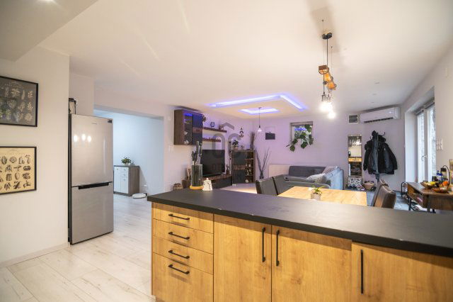 Eladó családi ház, Sóskúton 133.9 M Ft, 5 szobás