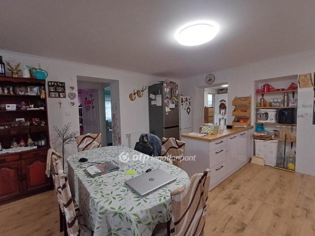 Eladó családi ház, Pusztaszabolcson 66.9 M Ft, 1+3 szobás