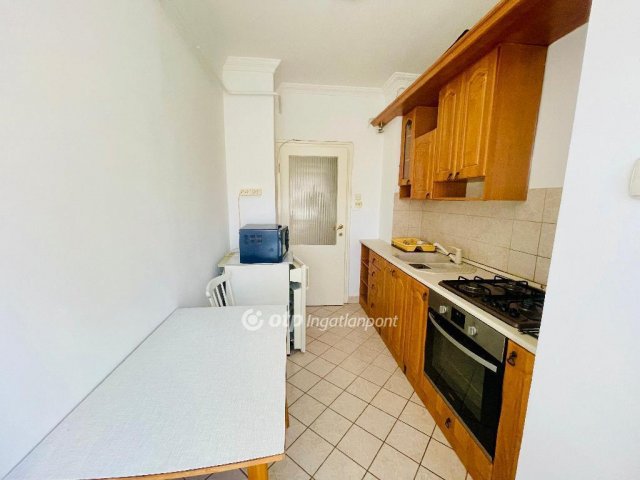 Eladó téglalakás, Debrecenben 53.9 M Ft, 1+1 szobás