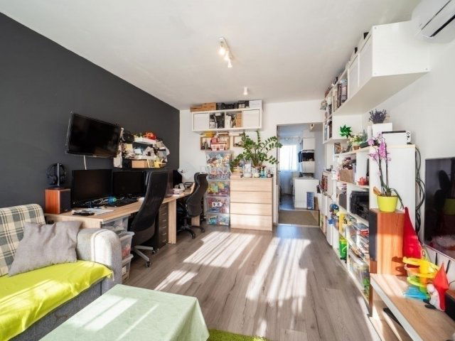 Eladó panellakás, Pécsett 43.9 M Ft, 2 szobás