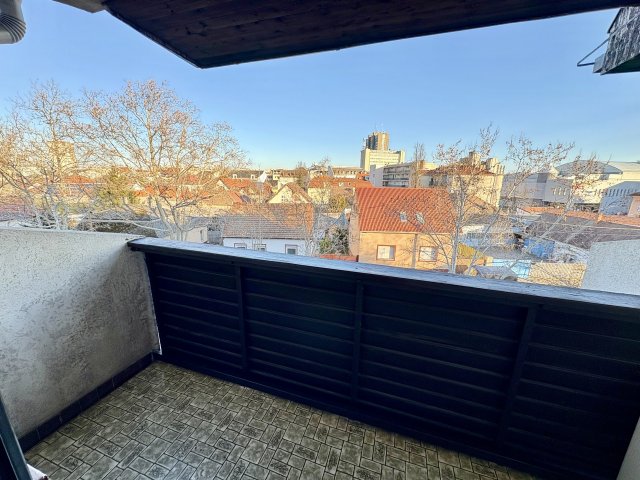 Eladó téglalakás, Szolnokon 23.5 M Ft, 1 szobás