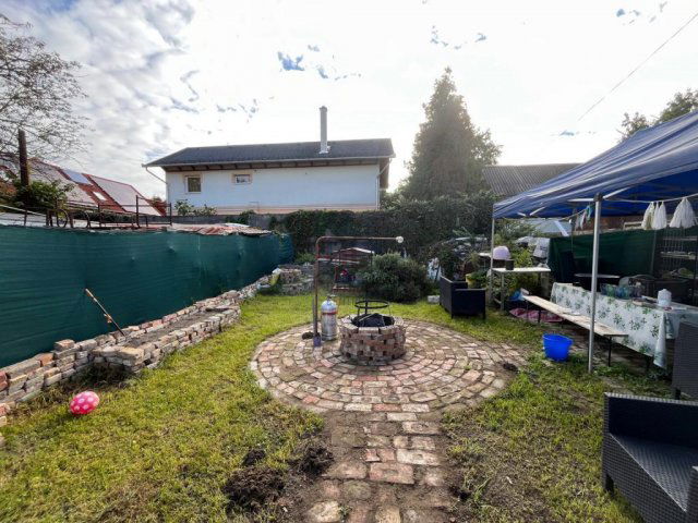 Eladó családi ház, Szigetszentmiklóson 79.9 M Ft, 7 szobás