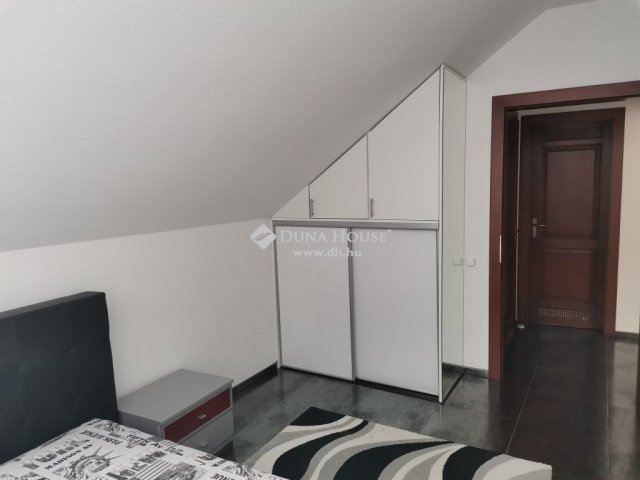 Kiadó téglalakás, albérlet, Tatán 240 E Ft / hó, 3 szobás