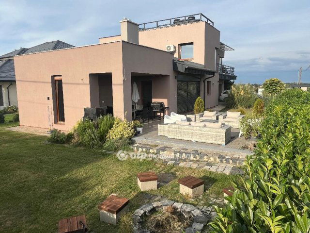 Eladó családi ház, Érden 214.9 M Ft, 6+1 szobás