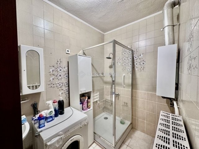 Eladó családi ház, Szegeden 199 M Ft, 7 szobás