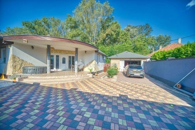 Eladó családi ház, Szigetbecsén 159.9 M Ft, 4 szobás