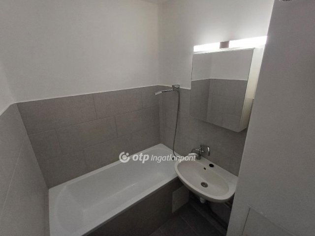 Eladó panellakás, Nyíregyházán 39.9 M Ft, 2 szobás