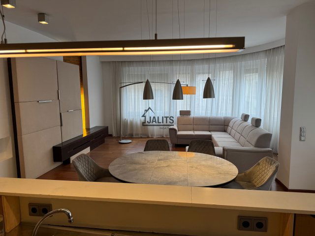 Kiadó téglalakás, albérlet, V. kerületben, Petőfi Sándor utcában