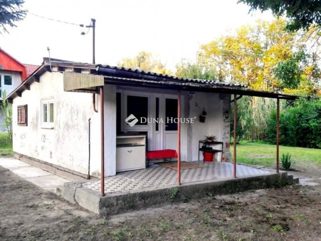 Eladó nyaraló, Tasson 16 M Ft, 3 szobás / költözzbe.hu