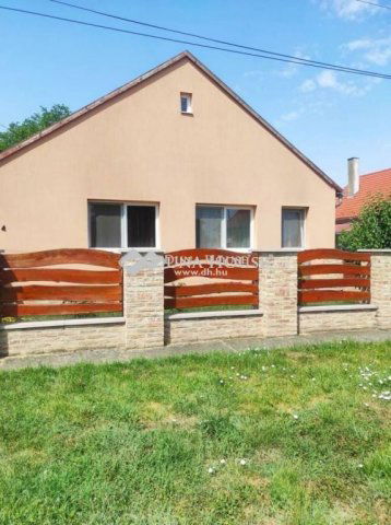 Eladó családi ház, Bicsérden 69 M Ft, 5 szobás