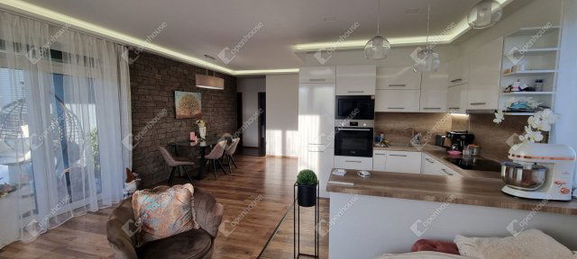 Eladó családi ház, Győrzámolyon 104 M Ft, 5 szobás